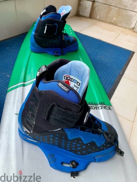 Wakeboard with bindings and cover 13