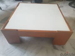 طاولة خشب اصلي سليب كومفورت رائعة الجمال طول ٨٠ سنتم وعرض ٨٠ سنتم
