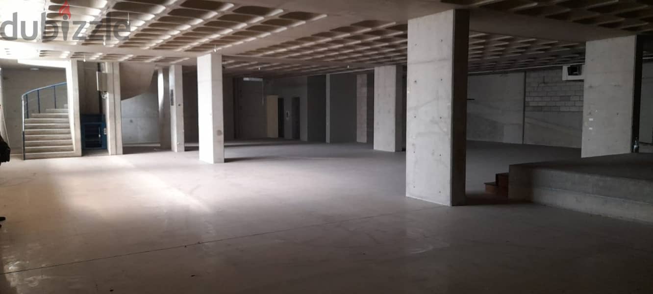 2.200 Sqm | Prime Location Shpwroom For Rent In Hadath 5