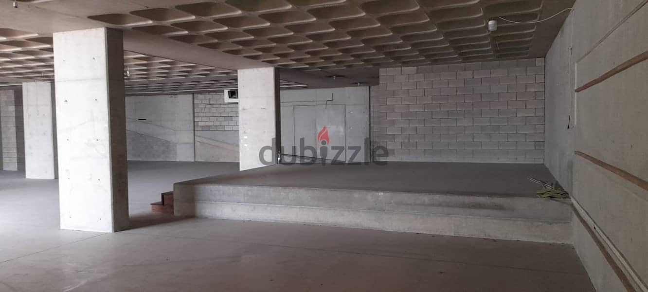 2.200 Sqm | Prime Location Shpwroom For Rent In Hadath 7