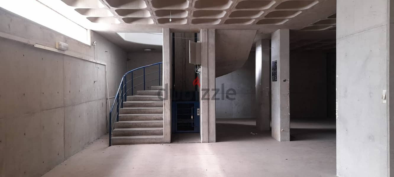 2.200 Sqm | Prime Location Shpwroom For Rent In Hadath 10
