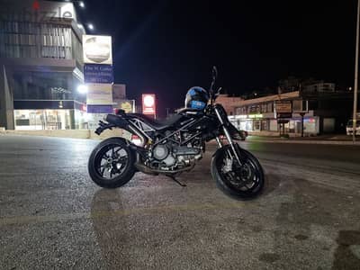 Ducati Hypermotard 796