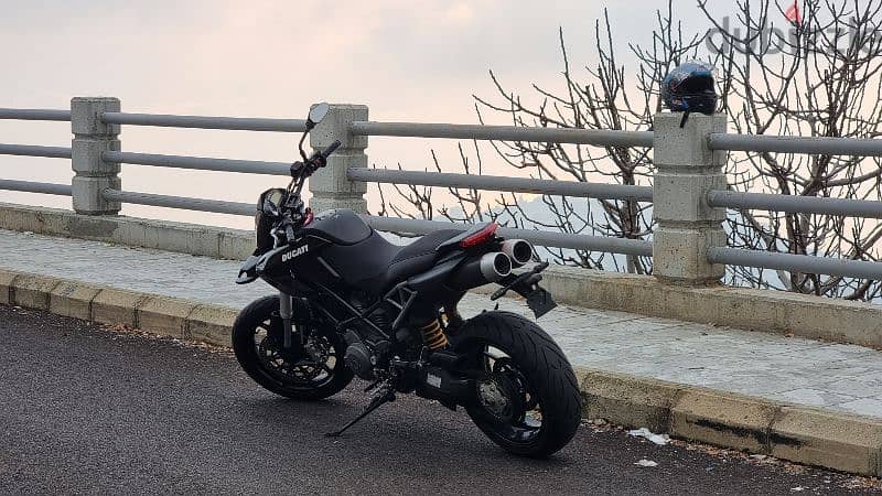 Ducati Hypermotard 796 6