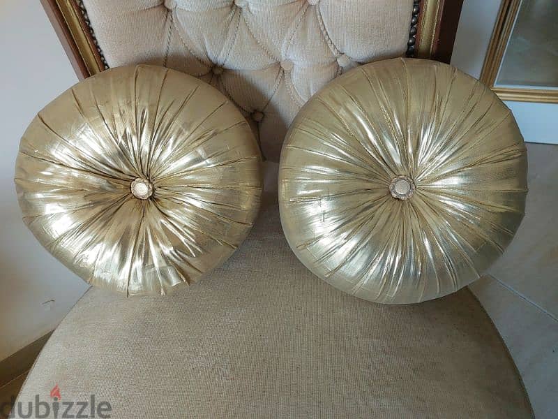 Golden Cushions  ( 2 ) وسادة ذهبي عدد 1