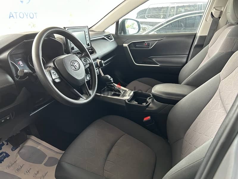 Toyota RAV_4 LE  4WD 2019 4
