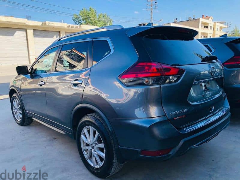 Nissan X-trail Rogue SV AWD 4-cylinder Panoramic 4