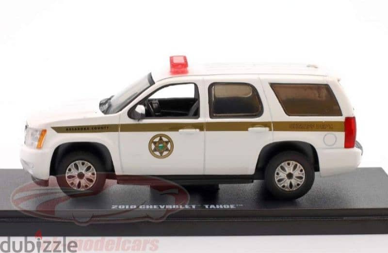 Chevrolet Tahoe (2010) diecast car model 1;43. 2