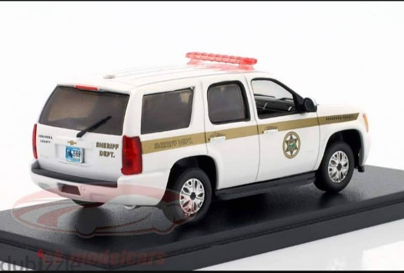 Chevrolet Tahoe (2010) diecast car model 1;43. 3