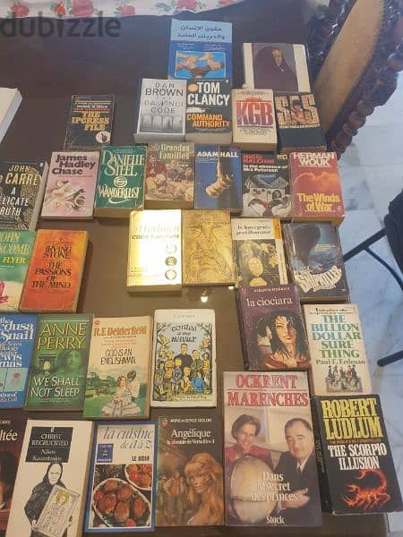 library of 348 books french & english in a very good condition 4