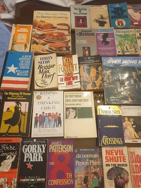 library of 348 books french & english in a very good condition 7