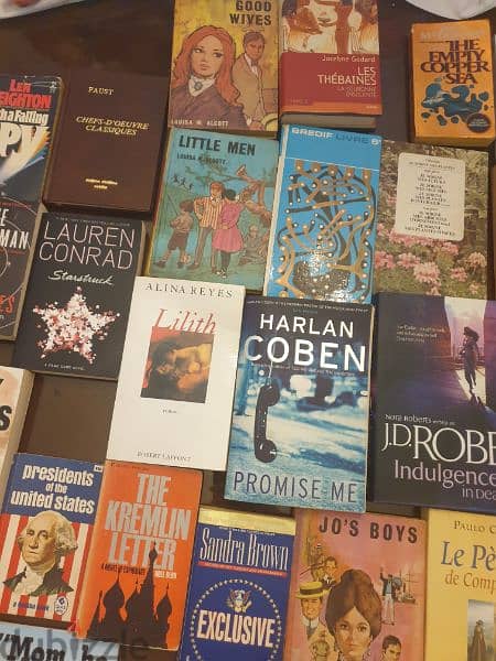 library of 348 books french & english in a very good condition 13