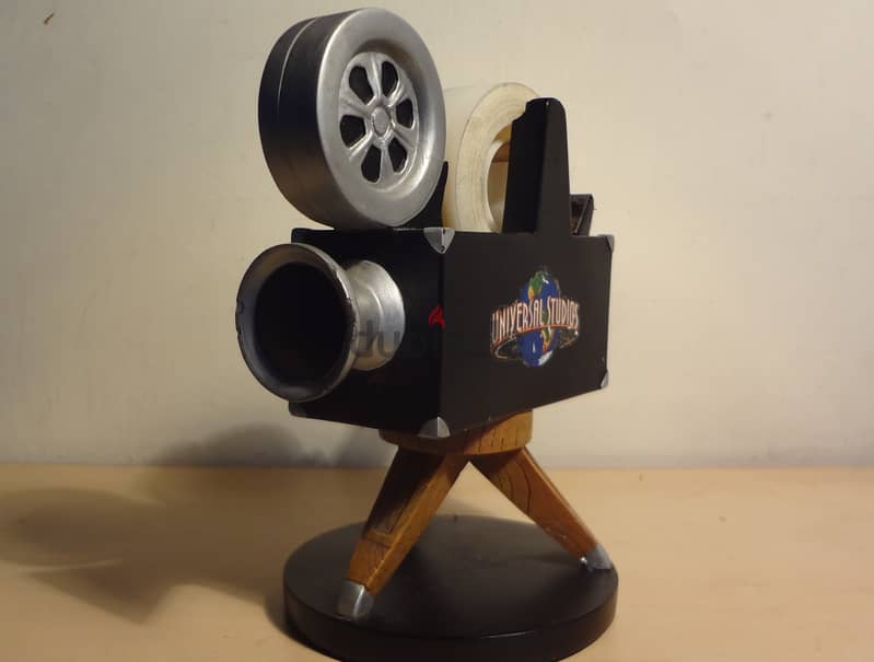 Universal studios decorative wooden scotch tape dispenser camera figur 1