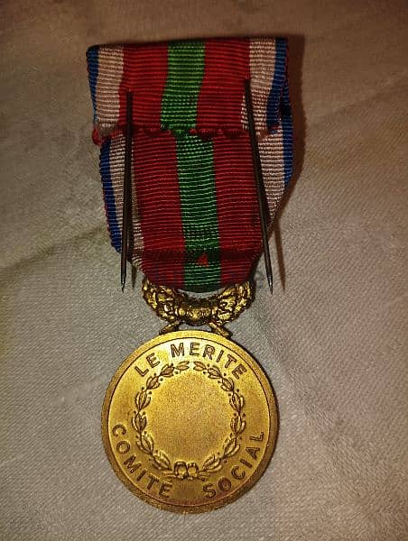 ميدالية فرنسية درجة ضابط تعود لسنة ١٩٣٦ 1