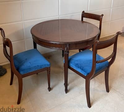 round dining table with chairs