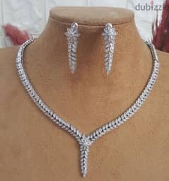 Necklace and earrings set for weddings