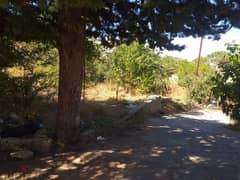 Land with House for sale in Ain Zhalta Chouf عين زحلتا