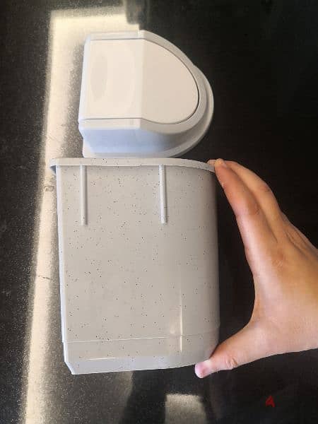 trash bin + lid (small) 20 cm 1