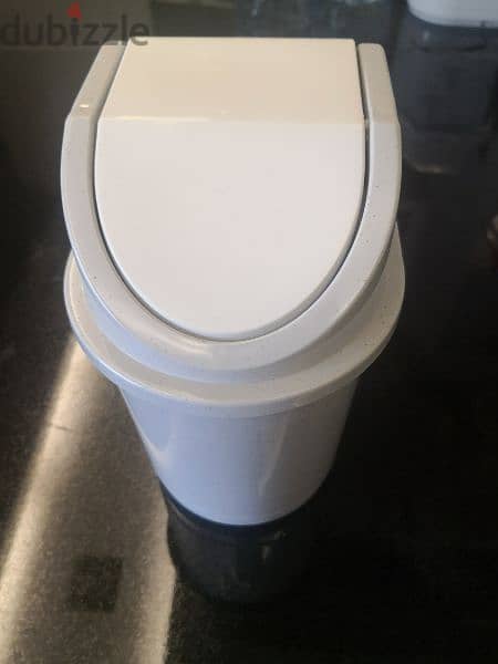 trash bin + lid (small) 20 cm 2
