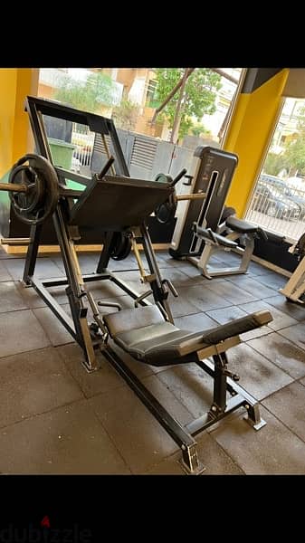 leg press like new we have also all sports equipment 5