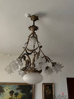 ثرية برونز اسباني من الروائع مع غلوبات تصميم مميز chandelier 0