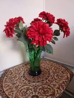 Glass Vase with 6 Roses - فاز زجاج مع ورد