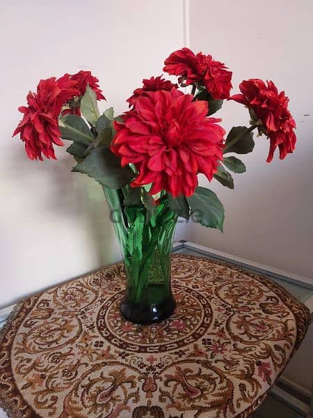 Glass Vase with 6 Roses - فاز زجاج مع ورد 0