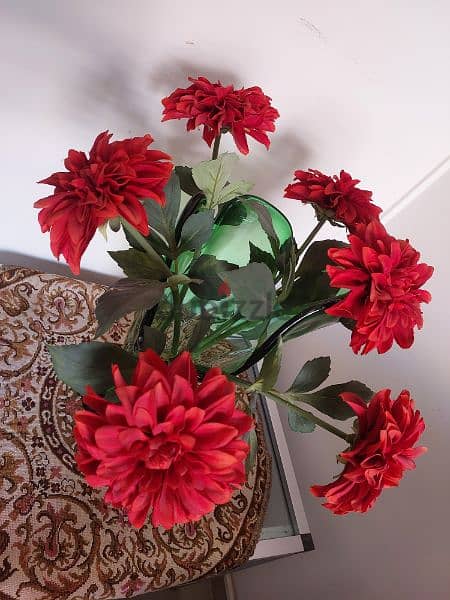 Glass Vase with 6 Roses - فاز زجاج مع ورد 1