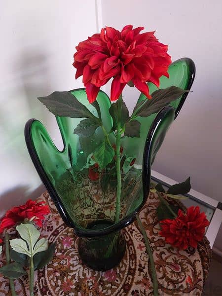 Glass Vase with 6 Roses - فاز زجاج مع ورد 10