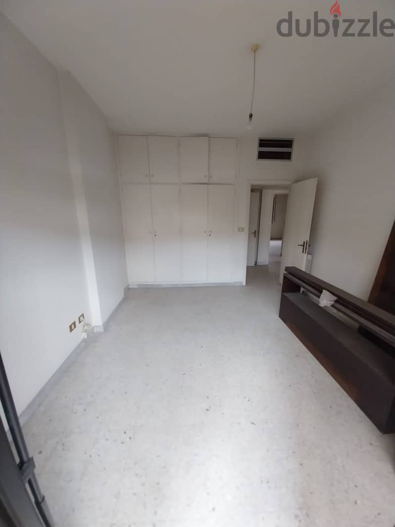 Spacious Apartment fo sale in Jdeideh | City view 5