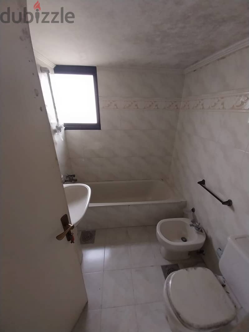 Spacious Apartment fo sale in Jdeideh | City view 8