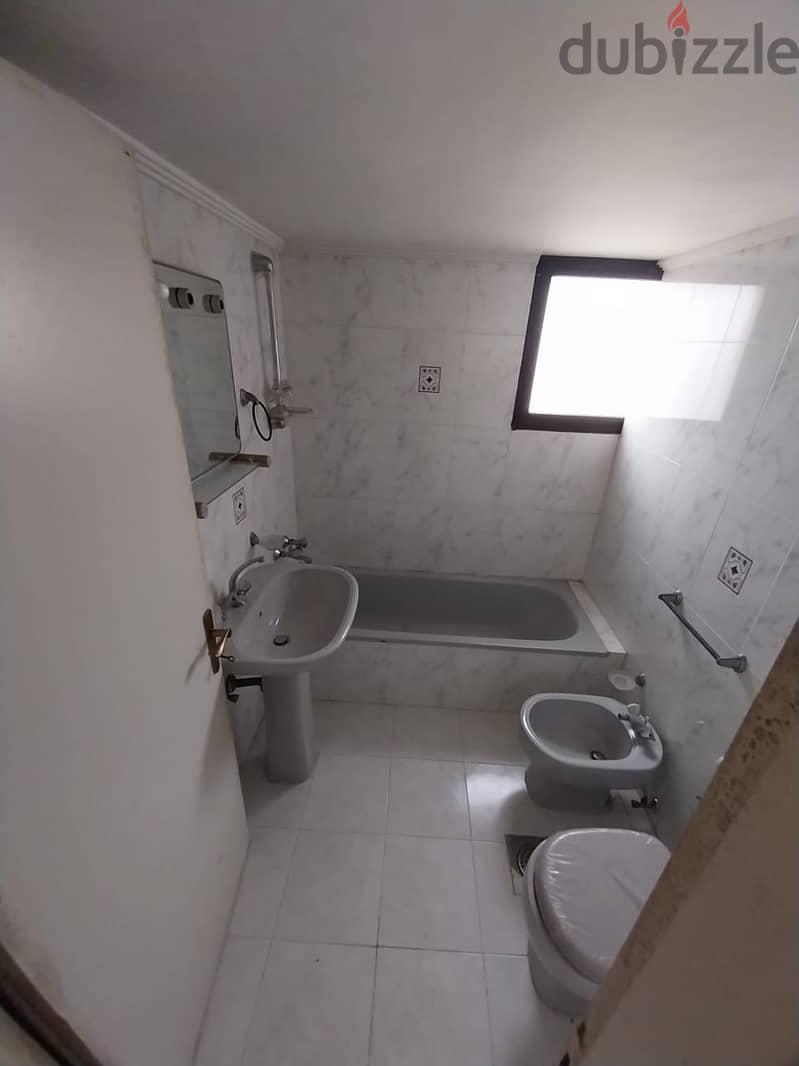Spacious Apartment fo sale in Jdeideh | City view 9
