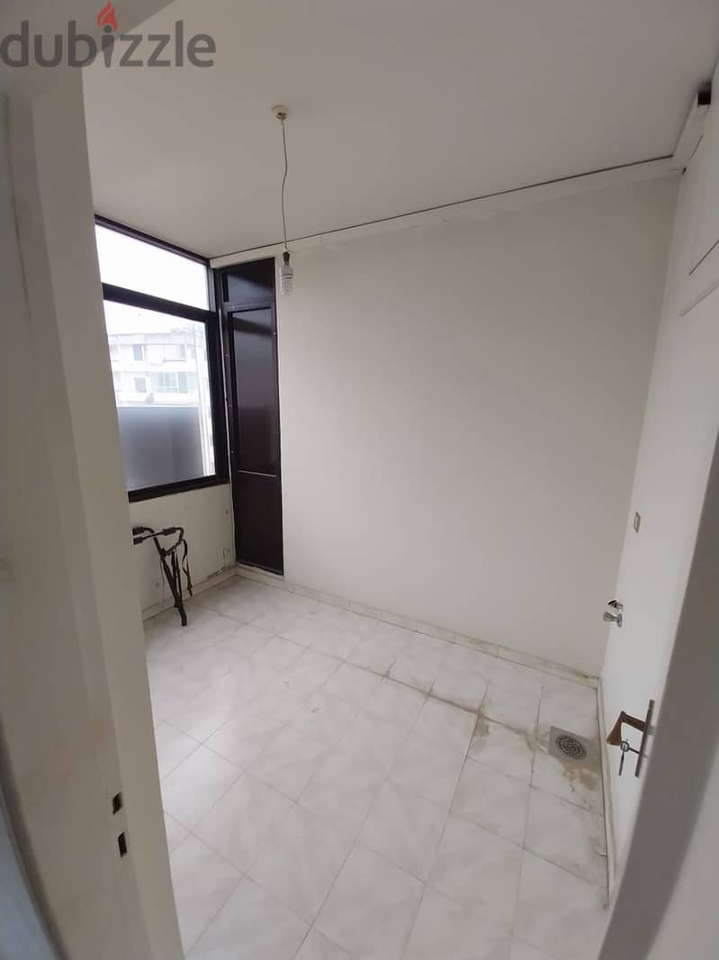 Spacious Apartment fo sale in Jdeideh | City view 10