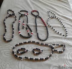 collection of 5 pearl necklaces with bracelets
