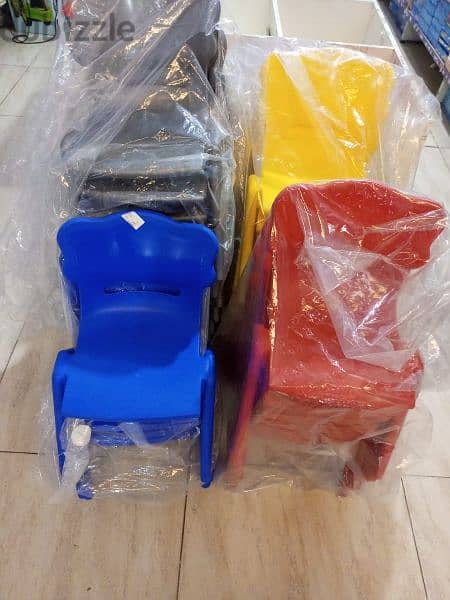 Heavy duty colorful chairs for kids 1