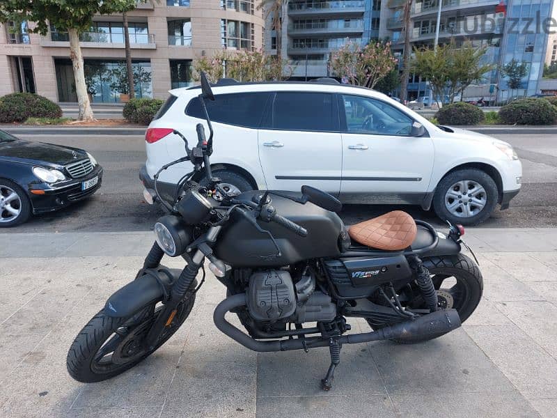 moto guzzi v7 III stone black 750cc 2