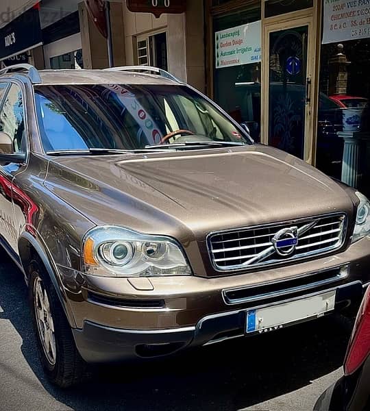 Volvo XC90 2012 - excellent condition - source Volvo Lebanon 4