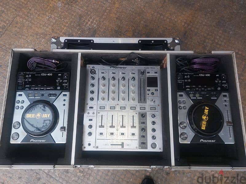 pioneer cdj 400 ×2.  mixer djm 700   + flight case 3