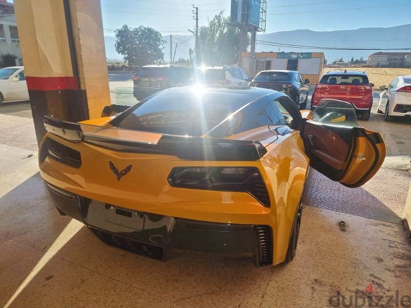 Chevrolet CORVETTE Z06 MANUAL 650 HORSEPOWER V8 6.2 L 9