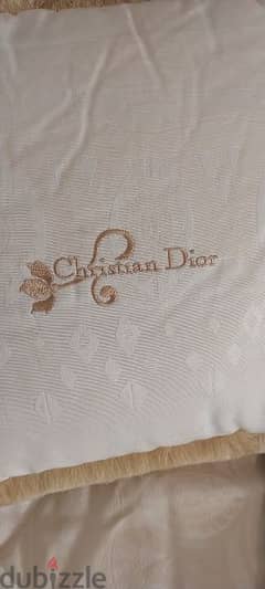 Christian Dior couvre lit beige  color 0