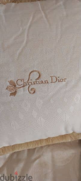 Christian Dior couvre lit beige  color 0
