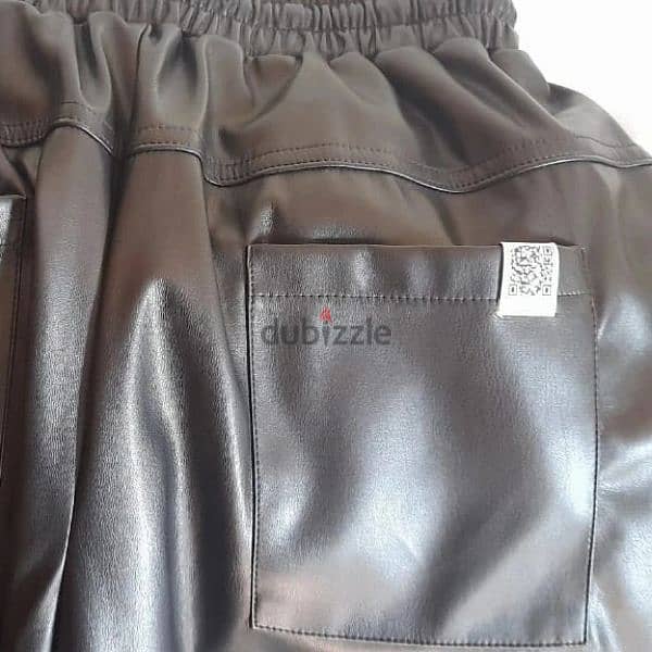 Giving Movement leather pants 4