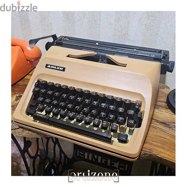 Adler Arabic Typewriter / dactylo 
آلة كاتبة دكتيلو انتيكا 1