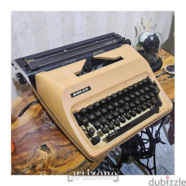 Adler Arabic Typewriter / dactylo 
آلة كاتبة دكتيلو انتيكا 2