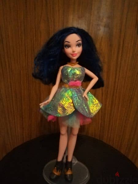 DEXENDANTS EVIE ISLE OF THE LOST Disney Great doll +her own shoes=16$ 5