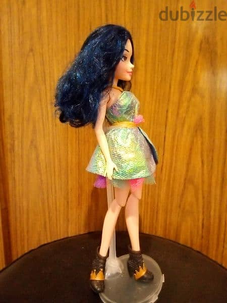 DEXENDANTS EVIE ISLE OF THE LOST Disney Great doll +her own shoes=16$ 2
