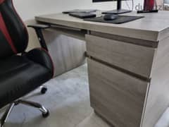 desk مكتب