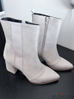 Off-white boots never worn size 37