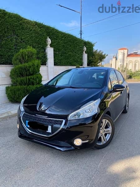 Peugeot 208 (Special Edition with Panoramic Sunroof) - Great condition 1