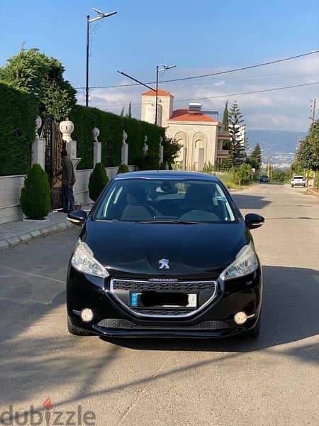 Peugeot 208 (Special Edition with Panoramic Sunroof) - Great condition 4