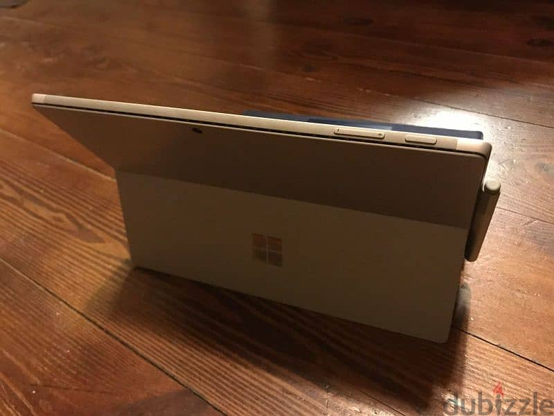 Microsoft surface pro 5   + Microsoft kebored + pen 1